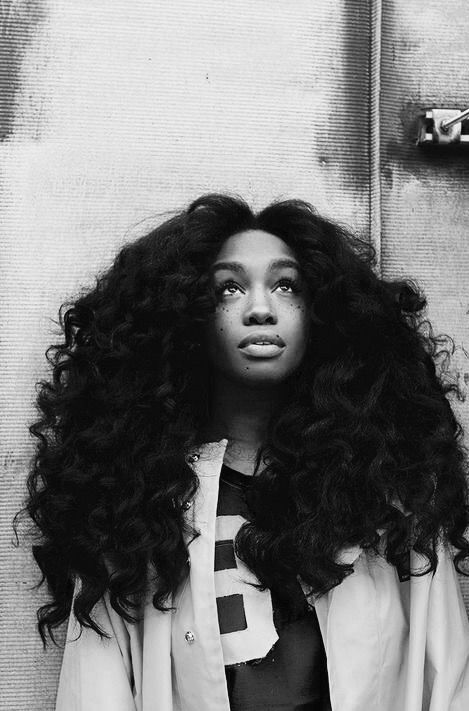 Sza Hair Natural, Sza Hair Blowout, Big Frizzy Curly Hair, Black Women Big Hair, Sza Hair Bangs, Big Poofy Hair, Big Hair Black Women, Sza Hairstyles, Big Fluffy Hair