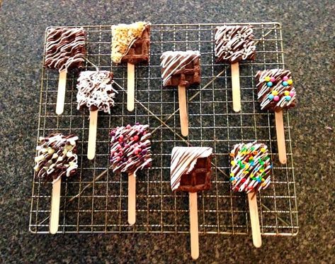 Cake Pops Tutorial, Fun Cake Pops, Waffle Pops, Waffle Ice Cream Sandwich, Apple Cake Pops, Pumpkin Cake Pops, Spice Cake Mix And Pumpkin, Yummy Waffles, Cake Push Pops