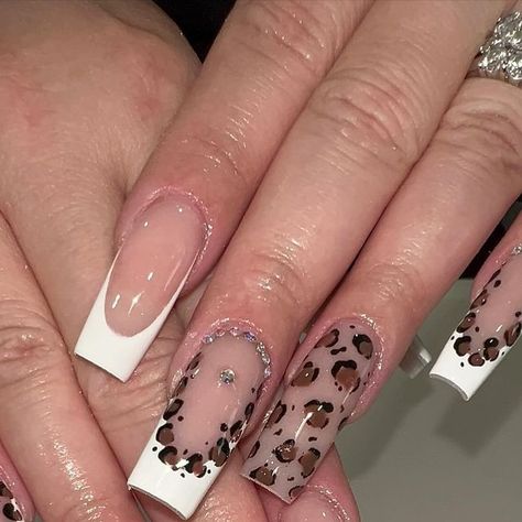 | 𝚂𝚊𝚗 𝙱𝚎𝚛𝚗𝚊𝚛𝚍𝚒𝚗𝚘, 𝙲𝙰📍 on Instagram: "Cheetah Frenchies #mediumlongnails #frenchies #cheetahnails" Cute Tips Nails, Nail Designs Cheetah Print, White Cheetah Print Nails, Pantera Nails, Nails With Leopard Design, Leapord Nails Acrylic, Cheetah French Tip Nails, Nails Leopard Print, Nails Cheetah