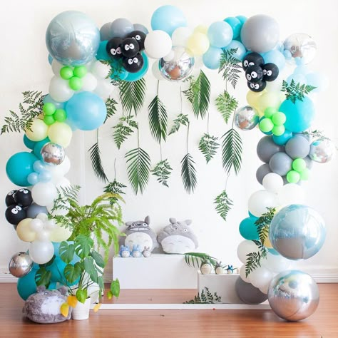 Totoro themed baby shower balloon garland. Boy baby shower Studio Ghibli Baby Shower Theme, Studio Ghibli First Birthday, Ghibli Baby Shower Ideas, Totoro Balloon, Anime Baby Shower Ideas, Totoro Baby Shower Ideas, Studio Ghibli Baby Shower Ideas, Anime Party Ideas, Ghibli Baby