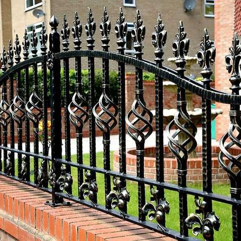 Entrance Architecture, Wrought Iron Fence Panels, Contemporary Entrance, Iron Gates Driveway, Iron Railings Outdoor, Iron Fence Panels, Wrought Iron Gate Designs, Wrought Iron Garden Gates, Cast Iron Fence