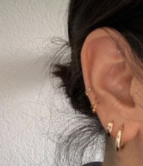 Ušný Piercing, Ephemeral Tattoo, Minimalist Ear Piercings, Cool Ear Piercings, Pretty Ear Piercings, Cute Ear Piercings, Cute Piercings, Nail Jewelry, Dope Jewelry