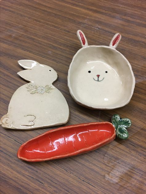 Pinchpots Ceramics, Pinchpots Ceramics Ideas, Easter Ceramics, Easter Clay Ideas, Easter Ceramics Ideas, Ceramic Rabbit, Rabbit Pottery Ideas, Rabbit Pottery, Bunny Pottery Ideas