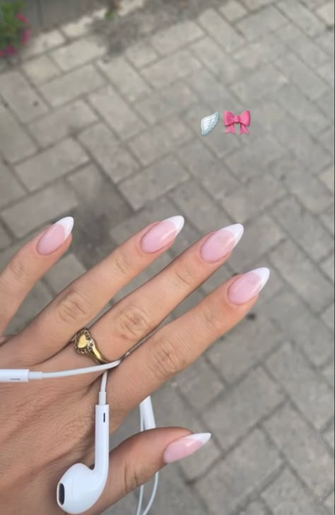 Almond Nails Pink, Paznokcie Hello Kitty, Almond Nails French, Pink French Nails, Maquillage On Fleek, Kutek Disney, Baby Pink Nails, Milky Nails, Nagel Tips