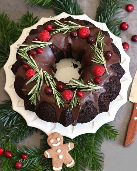 Gingerbread Chocolate, Chocolate Bundt, Cake Christmas, Chocolate Bundt Cake, Tasty Chocolate Cake, Christmas Sweets, Chocolate Decorations, Christmas Cooking, Christmas Chocolate