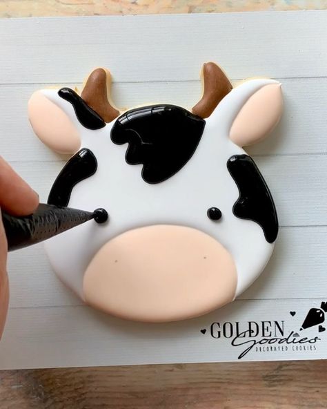 Cow Cookies, Farm Cookies, Farm Animals Birthday Party, Sugar Cookie Royal Icing, Cookie Videos, Farm Animal Birthday, Decorated Sugar Cookies, Fancy Cookies, Cute Cow