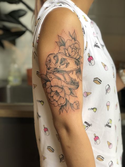 Exquisite Black and Grey Floral Tattoos by Vanessa Dong T Rex Skull Tattoo, Floral Dinosaur Tattoo, Jurassic Park Tattoo, Dinosaur Jurassic Park, Dino Tattoo, T Rex Tattoo, Different Styles Of Tattoos, Skull Tattoo Flowers, Dinosaur Tattoo