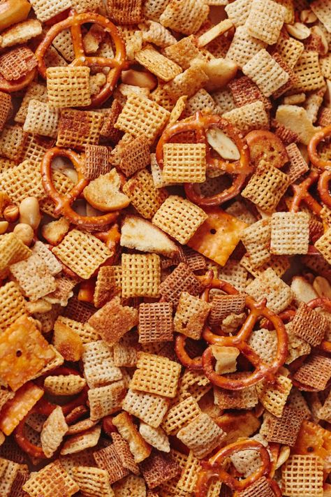 Cheese Chex Mix, Chex Mix Crock Pot, Sweet Snack Mix Recipes, Savory Chex Mix Recipes, Chex Party Mix Recipe, Salty Chex Mix, Christmas Crock, Sweet Snack Mix, Chex Mix Recipes Original