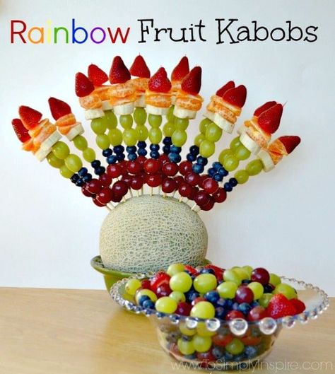 Rainbow Fruit Kabobs Kids Party Finger Foods, Kids Snacks Ideas, Snack Cabinet, Fruit Kabob, Rainbow Fruit Kabobs, Rainbow Fruit Skewers, Teaching Weather, Fruit Fast, Fruit Bouquet