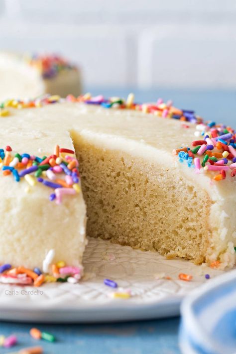 Small Vanilla Cake Recipe (6 Inch) - Homemade In The Kitchen Small Vanilla Cake Recipe, Small Vanilla Cake, Vanilla Cake Recipe Moist, Cake For Two Recipe, Small Chocolate Cake, Cake Flour Substitute, Red Birthday Cakes, One Layer Cakes, Batch Recipes