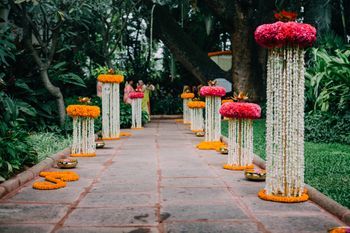 Indian Wedding Entrance Decor, Indian Wedding Entrance, Entrance Decor Ideas, Pathway Decor, Wedding Background Decoration, Wedding Entrance Decor, Desi Wedding Decor, Wedding Backdrop Decorations, Wedding Design Decoration