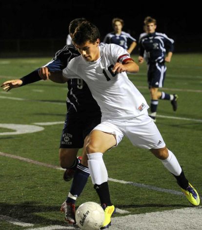 High School Soccer Boys, Football High School, Football Dream, Soccer School, Andrew Walker, Soccer Poses, Football Boy, Soccer Men, School Soccer