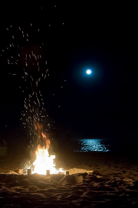 Night On The Beach, Beach At Night, Fire Photography, Beach Bonfire, Beach Night, World Photography, Beach Photos, The Fire, Campfire