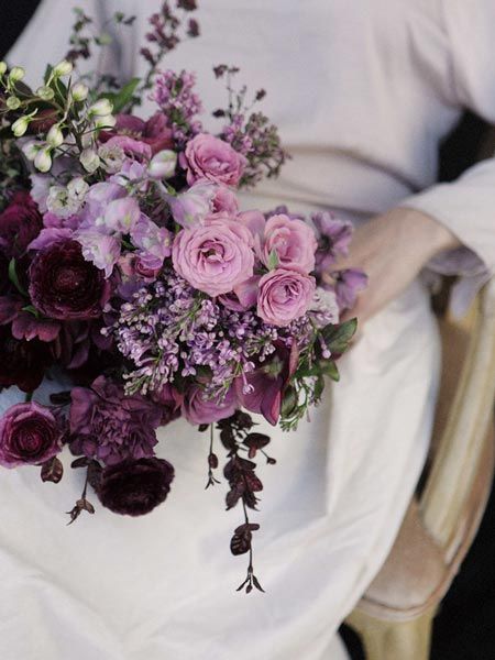 Bridal Bouquet Lilac, Lavender Wedding Colors, Lavender Bridal Bouquet, Blush Bouquet Wedding, Bridal Bouquet Spring, Purple Bouquets, Purple Bridal Bouquet, Plum Wedding, Purple Wedding Bouquets