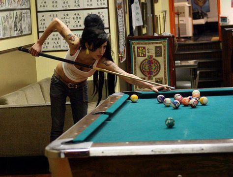 Amy Winehouse playing pool Playing Pool Outfit, Billiards Date Outfit, Billiards Art, Cue Sports, Last Minute Halloween Costume, Playing Pool, Pool Billiards, Pool Halls, Last Minute Halloween