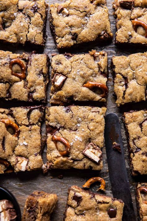 Pretzel Snickers Chocolate Chip Cookie Bars | halfbakedharvest.com Snickers Chocolate, Snickers Candy Bar, Half Baked Harvest Recipes, Smores Dessert, Snickers Candy, Salted Pretzel, Desserts Keto, Peanut Butter Chocolate Bars, Brownie Desserts