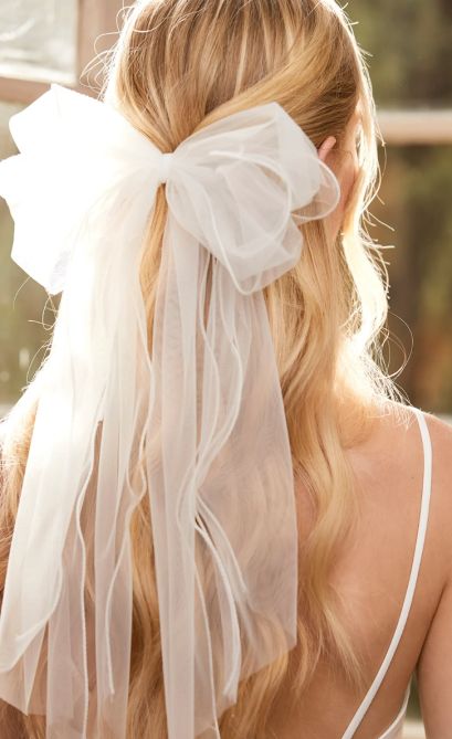 White Veil, Bridal Wedding Hair, Bridal Hair Clip, Wedding Bows, Wedding Dress Trends, Wedding Hair And Makeup, Wedding Veil, Bow Hair Clips, Dream Wedding Dresses