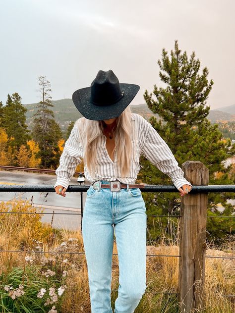 Cute Western Outfits Bachelorette, Vintage Country Outfits Woman Clothing, Modern Day Cowgirl Outfit, Westerncore Aesthetic Fashion, Fall Outfits 2023 Western, Classy Cowgirl Outfits Summer, Show Day Outfit Livestock, Western Mountain Outfit, Midwest Cowgirl Aesthetic