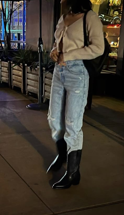 #boots #cowboy #minimalist #outfits #aesthetic Styling Cowboy Boots Winter, Cowboy Boots Tucked In Jeans, Modern Cowgirl Boots Outfit, Mid Shin Boots Outfits, Cowboots Outfits Winter, Mid Cowboy Boots Outfit, Hailey Bieber Cowboy Boots, Cowboy Boots Outfits Women, Blsck Boots