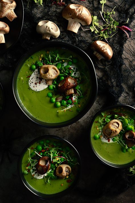 Spooky Food Ideas, Food For A Party, Halloween Soup, Green Pea Soup, Spooky Dinner, Halloween Food Dinner, Spooky Food, Halloween Party Dinner, How To Cook Mushrooms