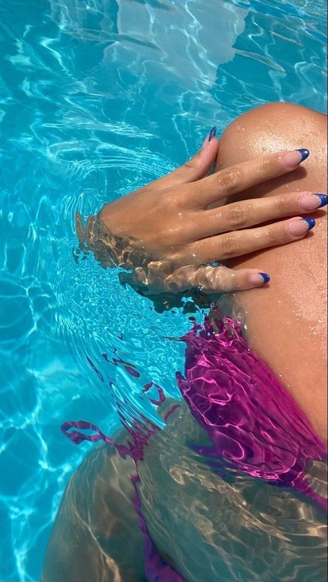 Pool Picture Ideas Instagram Selfie, Ig Aesthetic Pictures, By The Pool Pictures, Foto In Piscina, Cute Pool Pics, Pool Selfies, Piscina Aesthetic, Pool Photo Ideas, Pool Picture Ideas