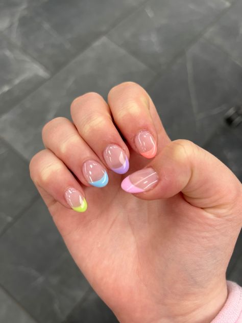 Nails Design Teenage, Spring Nails French Tip Pastel Almond, Short Nail Designs Almond Shape French Tip, Preppy Oval Nails, Cute Gel Nails For Back To School, Short Nail Painting Ideas, Cute Nail Inspo Short Easy, Really Short Nails French Tip, Short Nail Designs Preppy