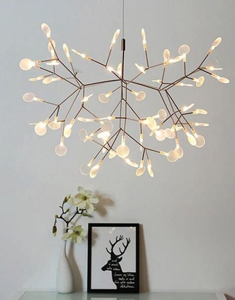 Lustre pour un salon moderne : Sélection des plus beaux modèles House Of Turquoise, Salon Interior Design, Dining Room Chandelier, Ceiling Rose, Rose Lights, Room Ideas Bedroom, Lamp Design, Girl Room, Ideas Style