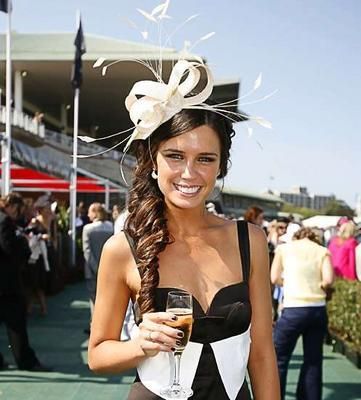 Melbourne Cup Hairstyles, How To Wear A Fascinator With Long Hair, Wedding Guest Hair With Fascinator, Hairstyle With Fascinator, Derby Hairstyles With Fascinator, Ascot Hairstyles, Hair With Fascinator Hairstyles, Facinators Wedding Hairstyles, Fascinator Hairstyles Long