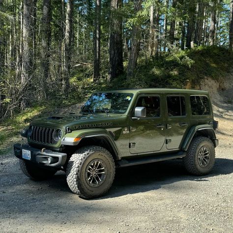 Inside Jeep Wrangler, Inside Jeep, Cool Jeeps Wrangler, Carros Jeep, Jeep Design, Jeeps Wrangler, Big Cars, Chasing Sunsets, Jeep Jl