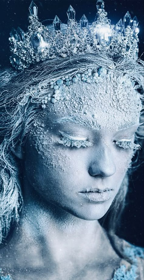 December Cold Moon, Cold Full Moon, Full Moon Magick, Full Moon Meaning, December Full Moon, Ice Queen Makeup, Ice Witch, Winter Goddess, Ice Aesthetic