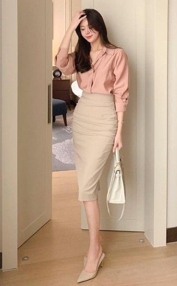 Simple Elegant Work Outfit, Fashion Formal Outfits Women, Korean Proffesional Outfit, Working Outfit Korean, Korean Professional Outfits Women, Formal Woman Outfit, Professional Outfits Women Skirt, Work Outfits Women Korean, Formal Skirt Outfit Classy