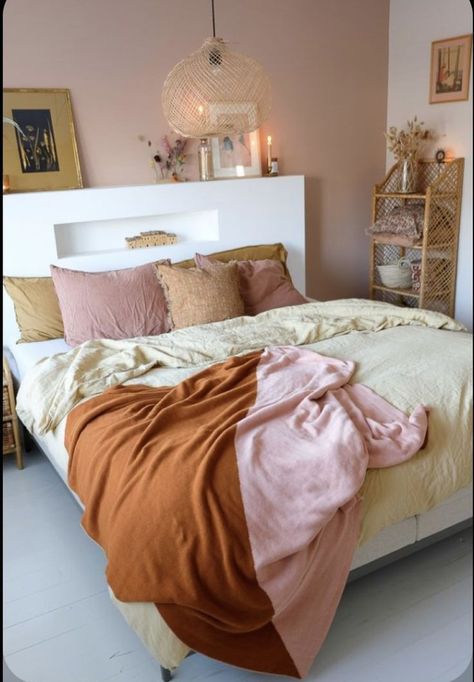 Pink Accent Wall, Pink Accent Walls, Bold Bedroom, Pretty Bedding, Bohemian Room, Pink Bedrooms, Accent Wall Bedroom, Dreamy Bedrooms, Pink Bedroom