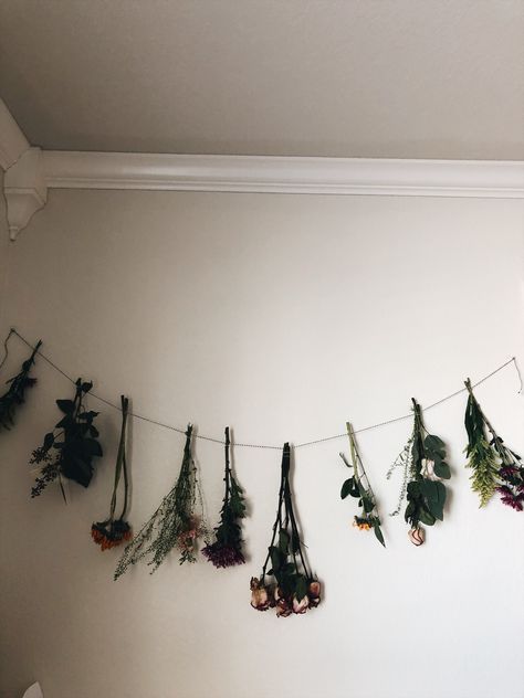 Hanging Dried Flowers Aesthetic, Hanged Dried Flowers, Dried Flower Walls, Dried Flowers Hung On Wall, Dry Flower Garland, Dried Flower Bedroom Decor, Hanging Dried Flowers Decor Bedroom, Dried Flowers In Kitchen, Bedroom Garland Ideas