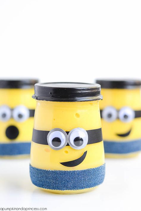 Minion Slime Minion Crafts, Glitter Slime Recipe, Minion Gifts, Minion Craft, Diy Minions, Slime Ideas, Minion Mayhem, Minions Birthday, Minions Party