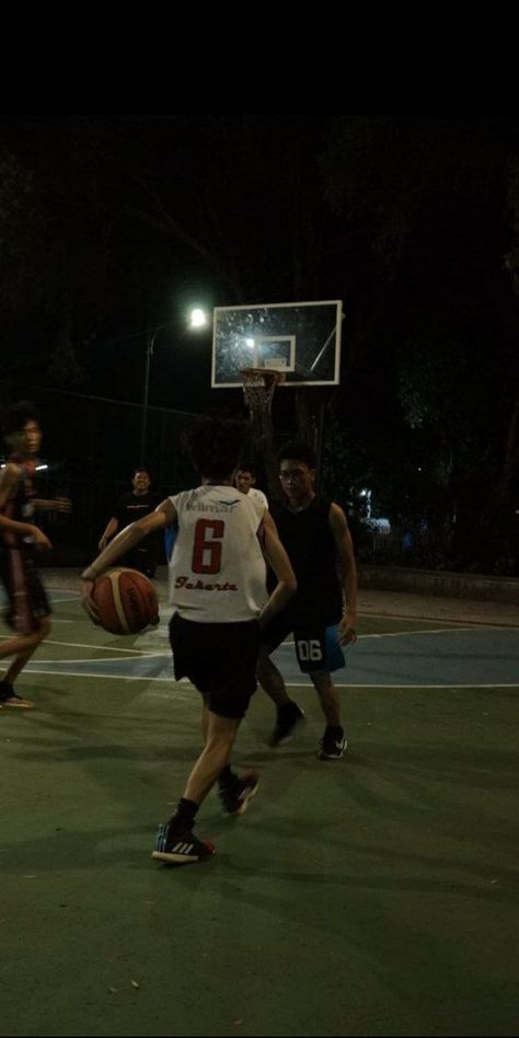 Street Basketball, Ball Aesthetic, Bola Basket, Cool Boy Image, Basketball Is Life, Basketball Photography, Basketball Ball, Playing Basketball, Love And Basketball