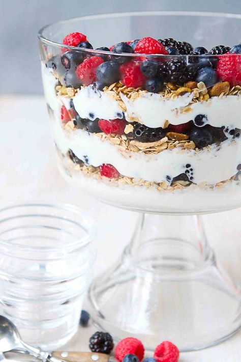 Berry Yogurt Parfait Trifle Recipe - Cookin Canuck - Healthy Brunch Recipe Parfait Trifle, Homemade Maple Granola, Breakfast Trifle, Healthy Trifle, Fruit Parfait Recipes, Berry Yogurt Parfait, Breakfast Yogurt Parfait, Yogurt Parfait Recipe, Fruit And Yogurt Parfait