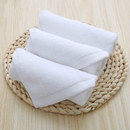 High quality Towel : How to choose a small towel in a hotel Hotel Towel Folding, Towel Folding Ideas, Cold Towels, Best Bath Towels, Folding Towels, Sanitary Towels, Guest Hand Towels, Powder Room Decor, Hotel Towels