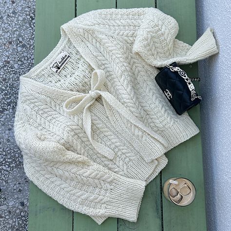 Ravelry: Bapuri Cardigan pattern by berryknitting