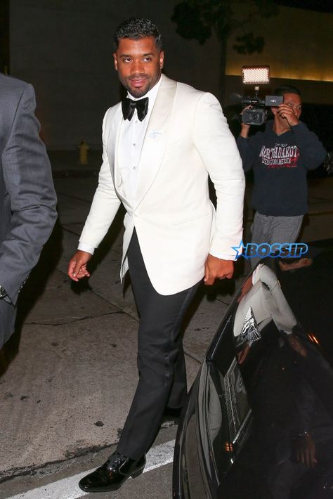 White Jeans For Men, Football Husband, White Tuxedo Wedding, Russel Wilson, White Tuxedo Jacket, Ciara And Russell Wilson, Ciara And Russell, Handsome Devil, Formal Tuxedo