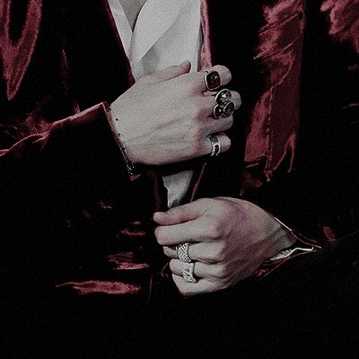 Spirit Fanfic, Male Vampire, Royalty Aesthetic, Gothic Aesthetic, Fantasy Aesthetic, Red Aesthetic, Dracula, Black Aesthetic, Bts Taehyung