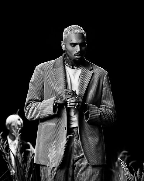 Chris Brown Photoshoot, Mens Scarf Fashion, Chris Brown Wallpaper, Chris Brown X, Chris B, Breezy Chris Brown, Beard Fade, Riverdale Cast, Brown Babies