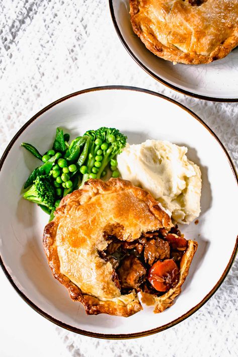 Steak & Ale Pie Pub Style Steak And Ale Pie, Steak And Ale Stew, Beef And Ale Pie, Diced Beef Recipes, Steak Pie Recipe, Carrot Stew, Steak And Ale Pie, Beef And Ale Stew, Steak Ale Pie