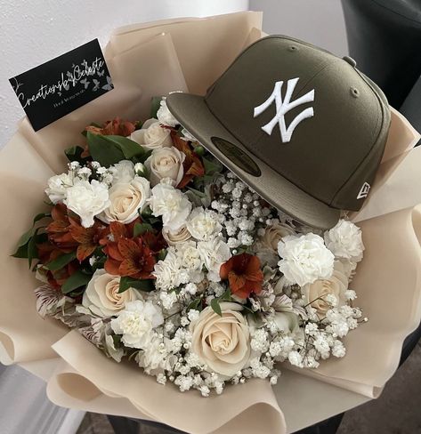 Flowers For Him Boyfriends Man Bouquet, Hat Bouquet For Boyfriend, Flowers For Boyfriend, Boyfriends Birthday Ideas, Valentines Day Flowers, Man Bouquet, Roses Bouquet Gift, Cute Anniversary Gifts, Boyfriend Gift Basket