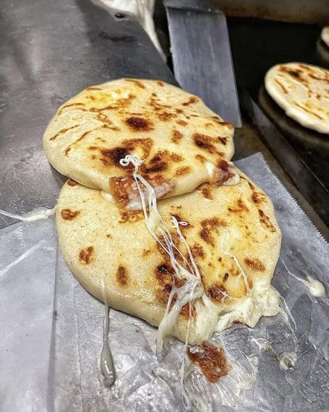 Pupusas Recipe, Pupusa Recipe, Masa Recipes, Salvadoran Food, Recetas Salvadorenas, How To Make Tortillas, Chicken Bouillon, Corn Cakes, Cannoli