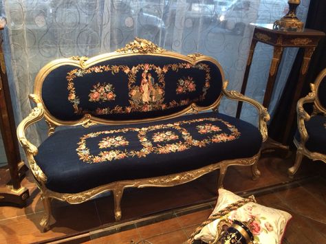 French Furniture Sofa, Rococo Interior Design, Rococo Interior, Antique Bedroom Furniture, Baroque Furniture, Royal Furniture, Bank Design, French Rococo, Antique French Furniture