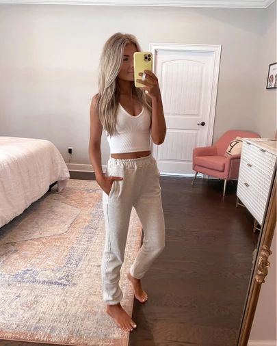 Casual At Home Outfits Summer, Sunday Lounge Outfit, Summer At Home Outfit, Comfy Work From Home Outfits Summer, Cozy Workout Outfit, Comfy Period Outfit Summer, Cute Cleaning Outfits, Dressy Lounge Outfit, Work From Home Outfit Summer