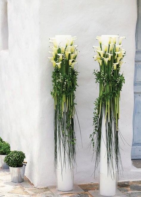 Vases With Flowers, Vase Ideas, Church Flowers, Tall Vase, Calla Lilies, Church Design, Deco Floral, Modern Flower, Tall Vases