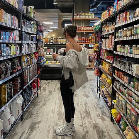 Grocery Aesthetic Outfit, Grocery Run Outfit Aesthetic, Outfits For Grocery Shopping Casual, Grocery Shopping Aesthetic Outfit, Comfy Grocery Shopping Outfit, Groceries Outfit, Store Aesthetic Grocery, Aritzia Girl Aesthetic, Grocery Run Outfit