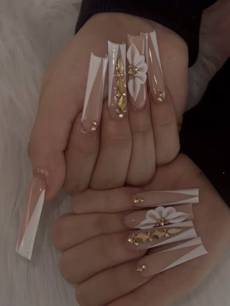 Paris Filter Instagram, Baddie Cars, Aesthetic Nail Designs, Easy Nail Art Tutorial, Dubai View, Nails Aesthetics, Rich Vibes, Cars Dubai, Champagne Nails