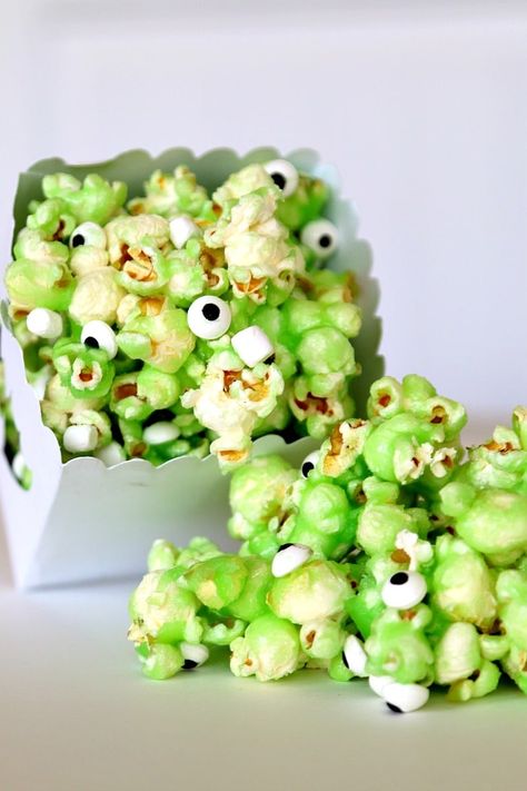 How to make Jello Popcorn Green Slime Recipe Slime Popcorn, Jello Popcorn, Monster Slime, Goosebumps Party, Monsters Inc Cake, Green Popcorn, Ghostbusters Birthday Party, Halloween Treats To Make, Ghostbusters Party